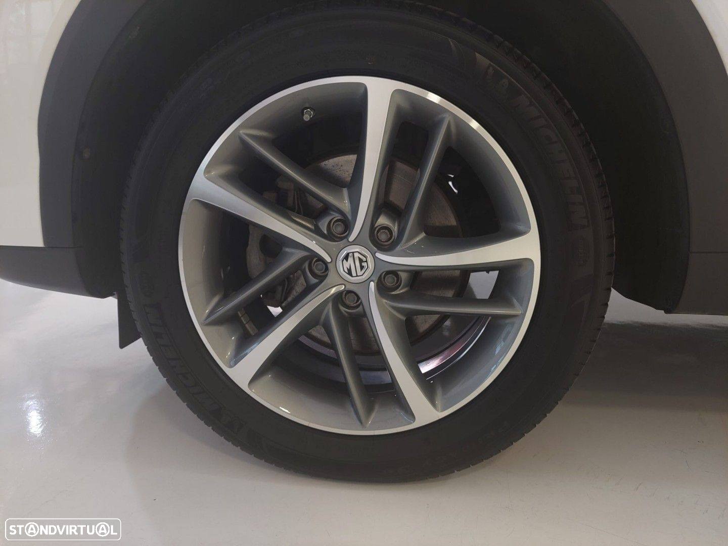 MG EHS PHEV Luxury - 13