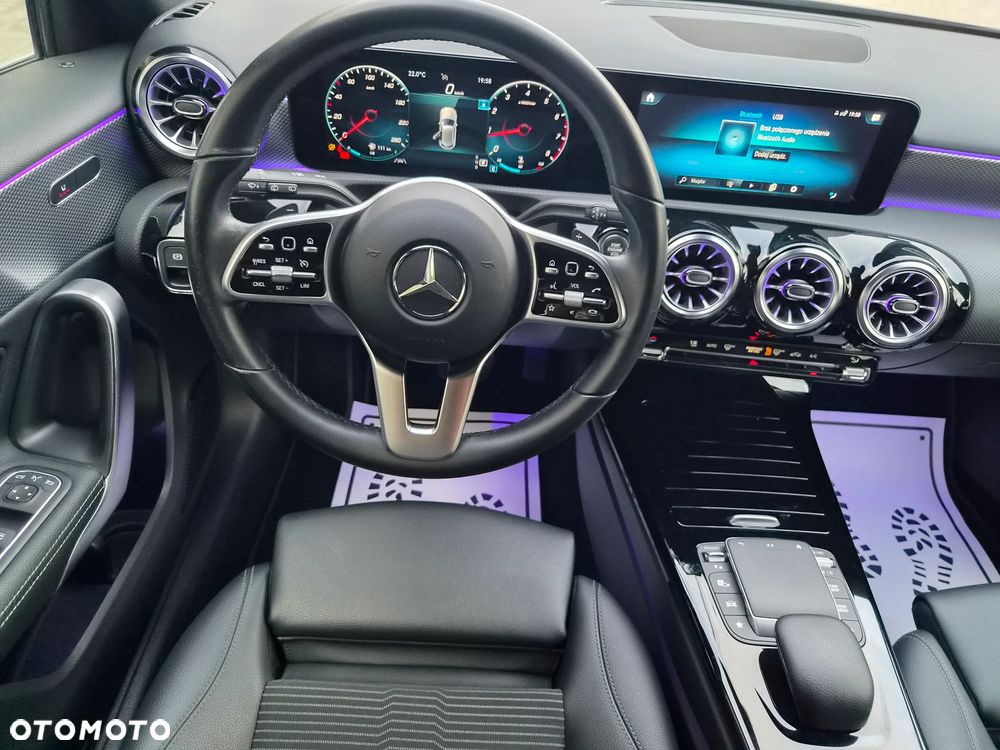 Mercedes-Benz Klasa A 180 7G-DCT Special Edition - 17