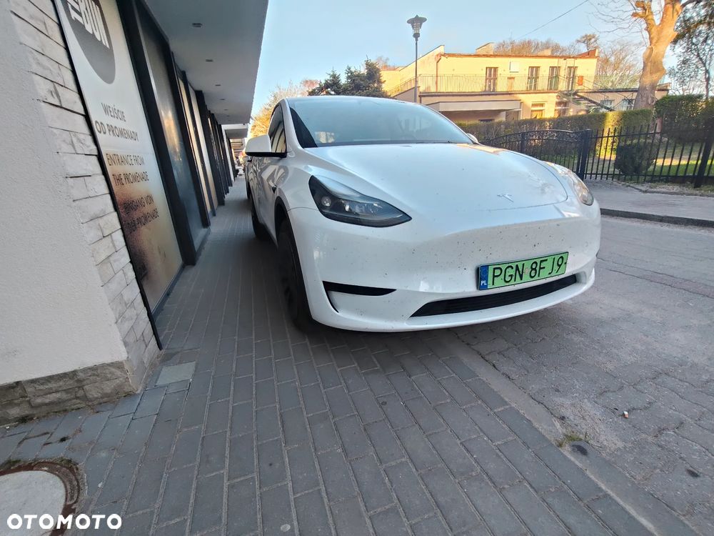 Tesla Model Y - 6