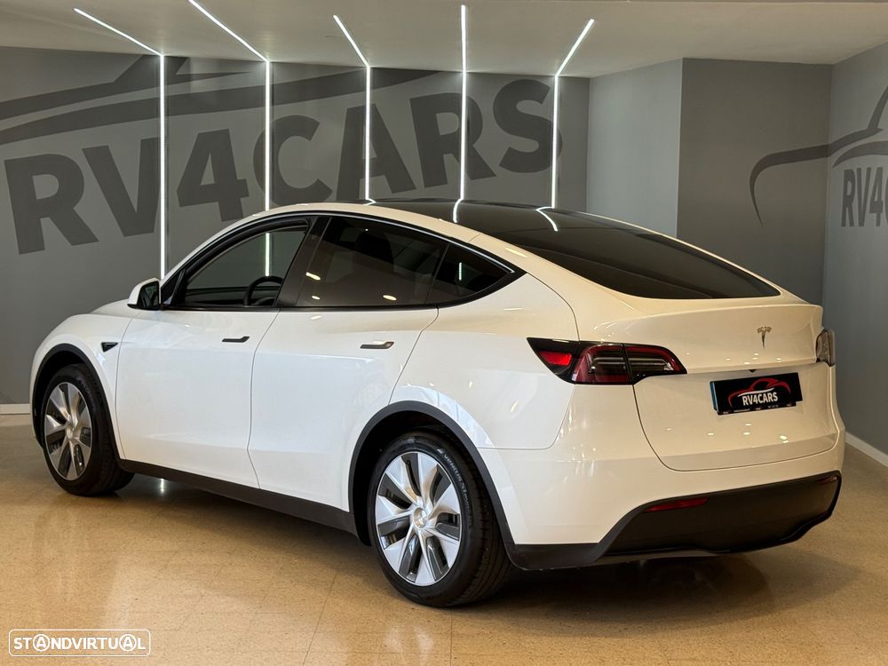 Tesla Model Y Standard RWD - 14