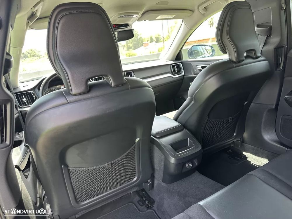 Volvo V60 2.0 D3 Momentum Plus - 29