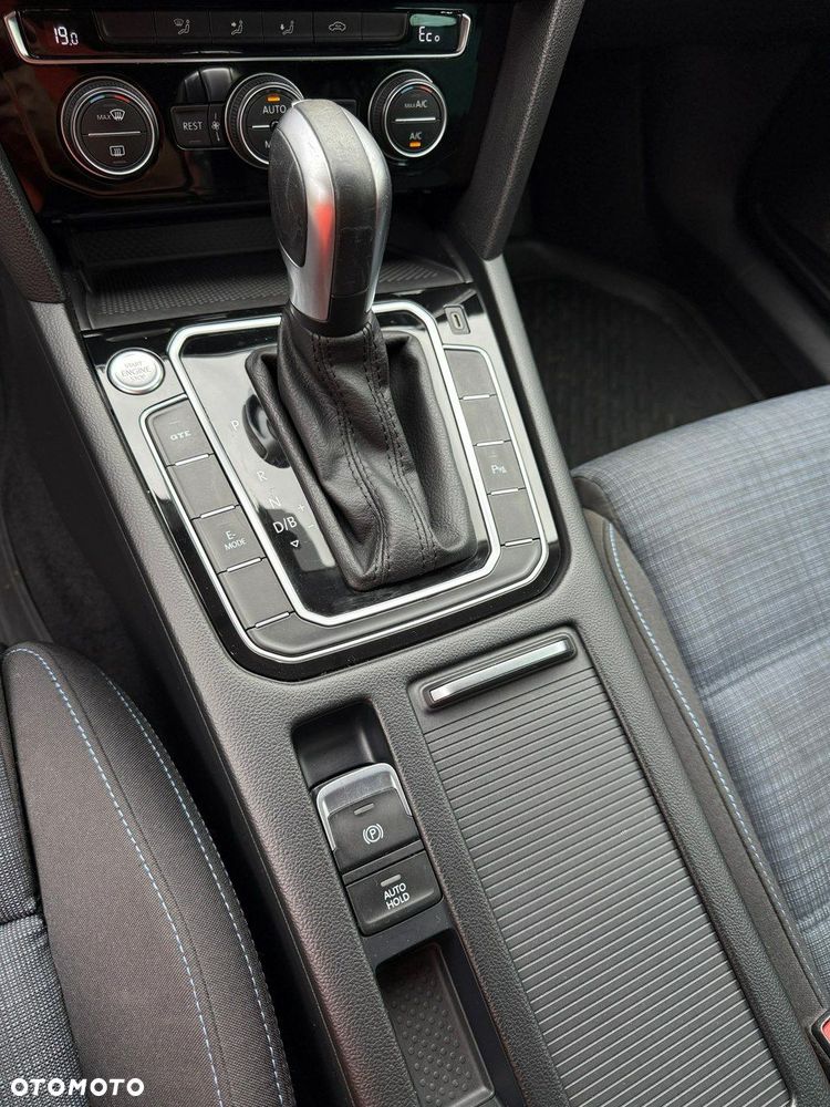 Volkswagen Passat - 14