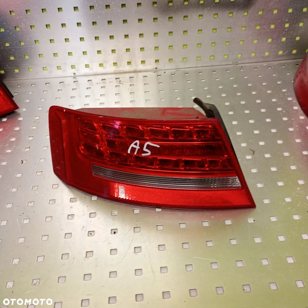 Lampa tylna lewa Audi A5 8T8945095D - 1