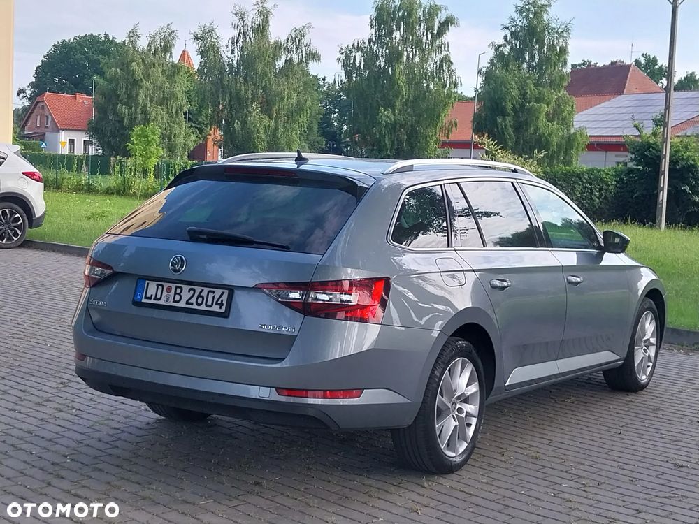 Skoda Superb 2.0 TDI Sportline DSG - 3