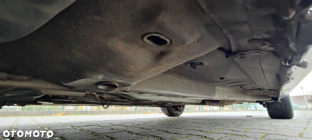 Peugeot 407 2.0 HDI Intense - 23