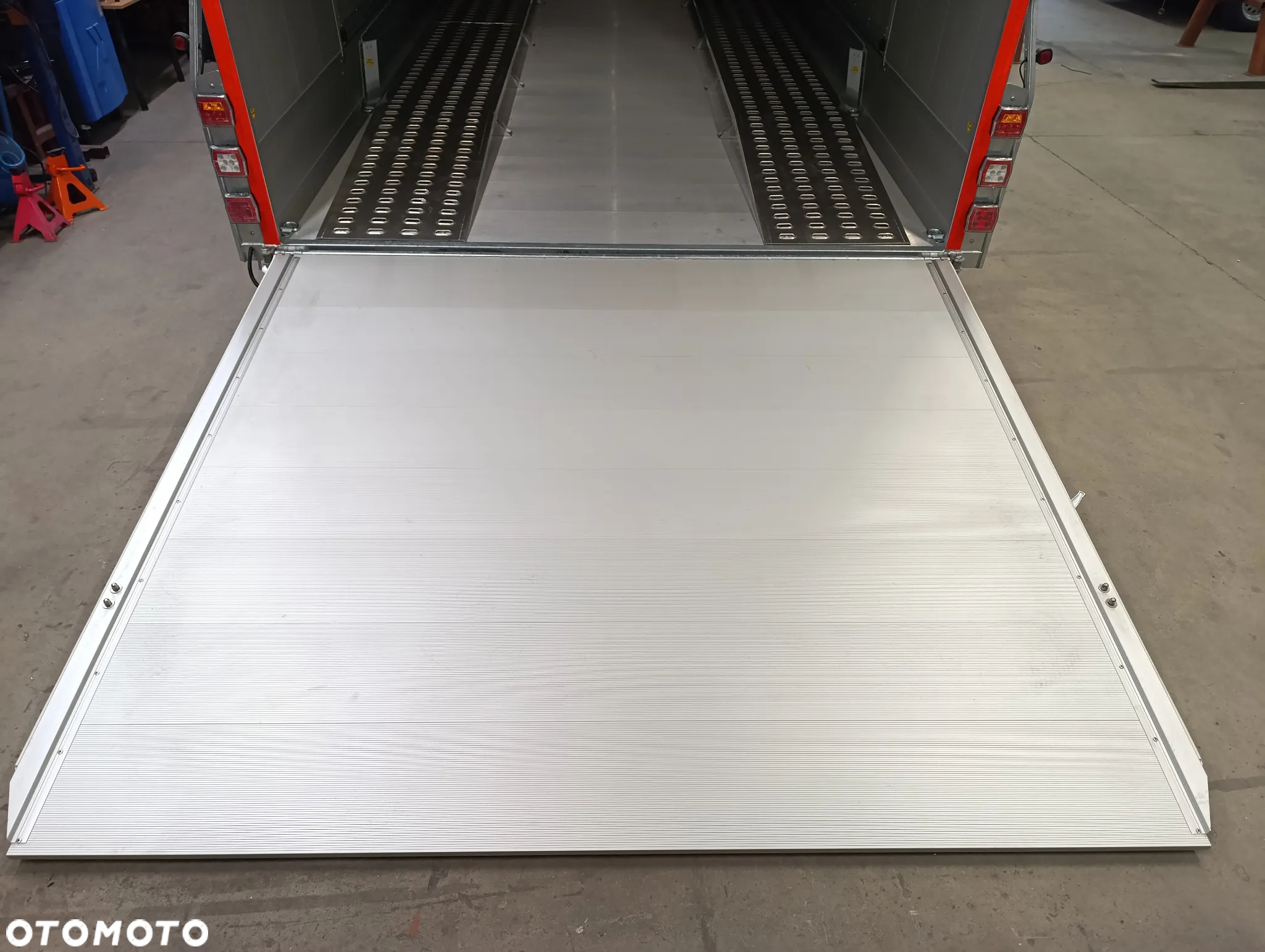 Debon Fourgon C2000 - 18