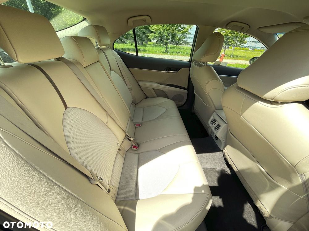 Toyota Camry 2.5 Hybrid Executive CVT - 12