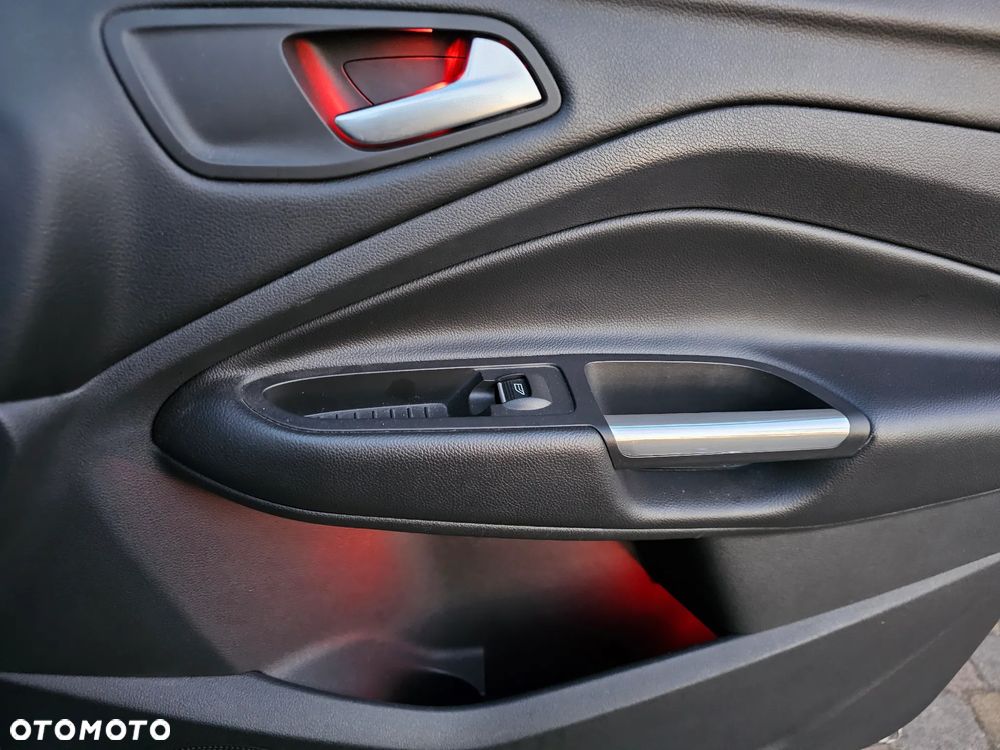 Ford Kuga - 25