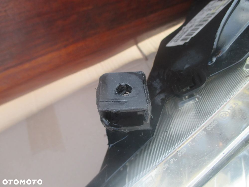 lampa lewa Peugeot 307 Valeo Europa - 2