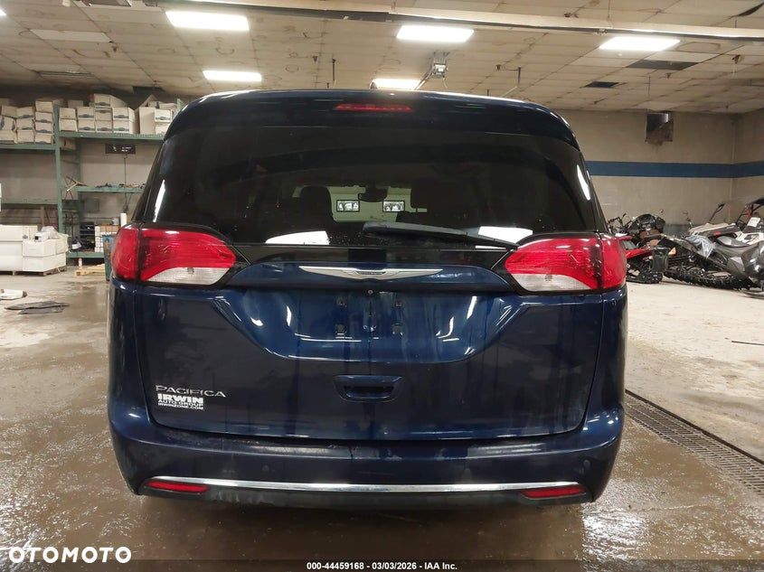 Chrysler Pacifica - 12