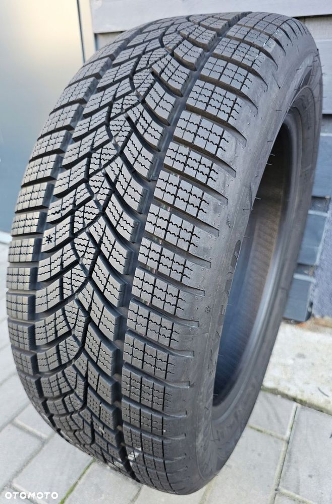 Goodyear Ultra Grip Performance  225/55R17 101 H BMW - 1