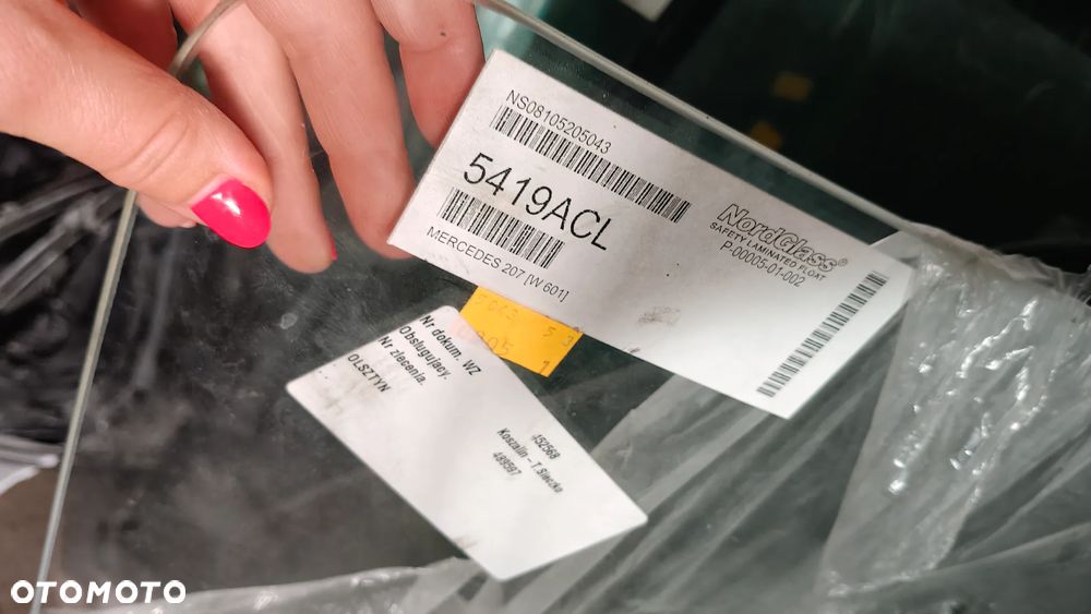 Szyba przód czołowa Mercedes 207 w601 mazowsze - 1