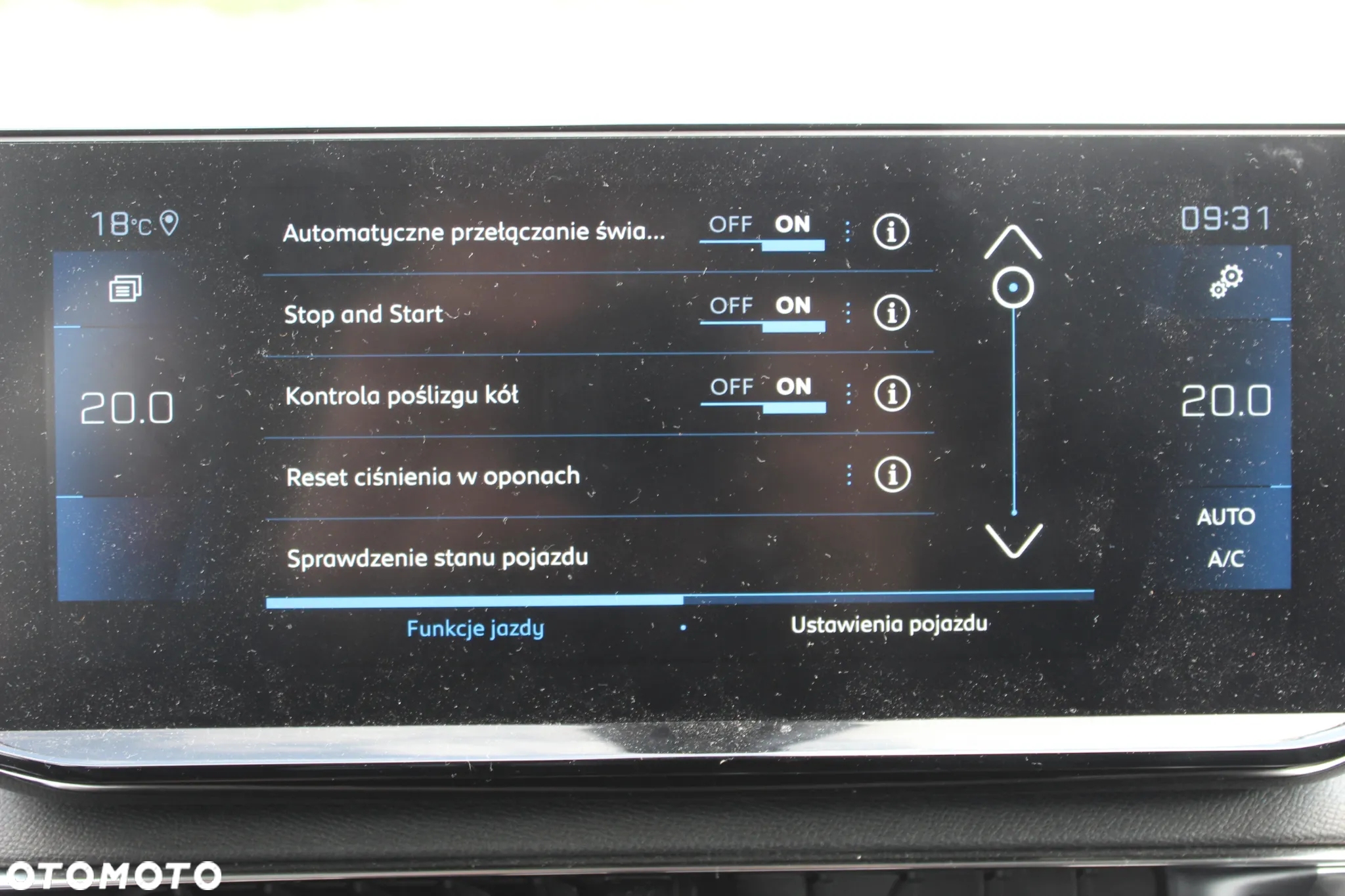 Peugeot 3008 1.2 PureTech Allure S&S EAT8 - 26