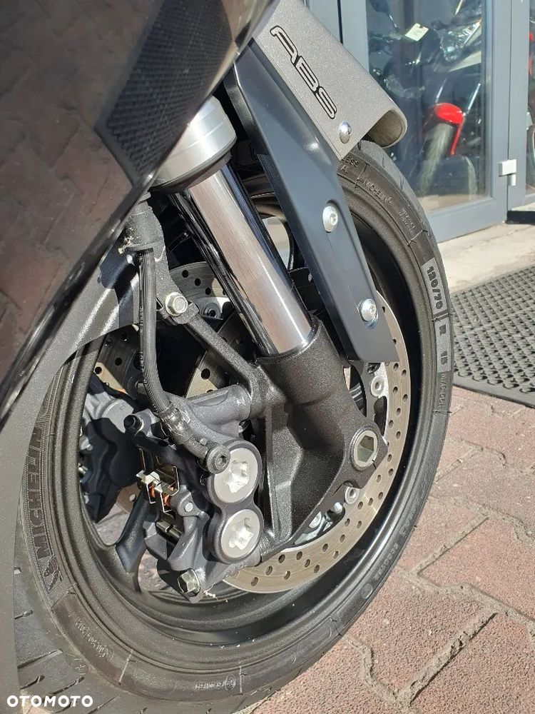 Yamaha Tmax - 37