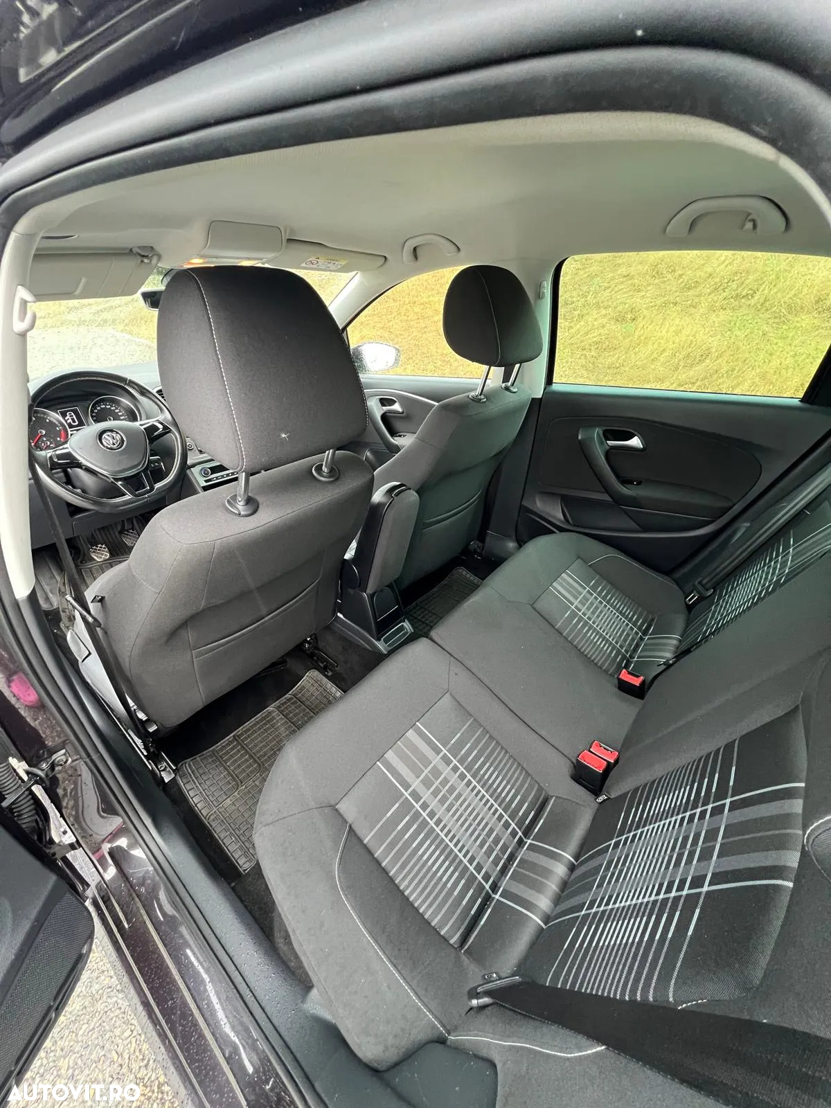 Volkswagen Polo 1.4 TDI Blue Motion Technology Lounge - 6