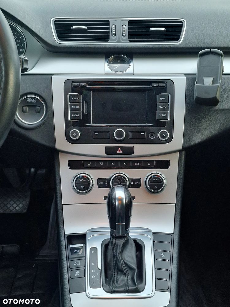 Volkswagen Passat 2.0 TDI Highline DSG - 9