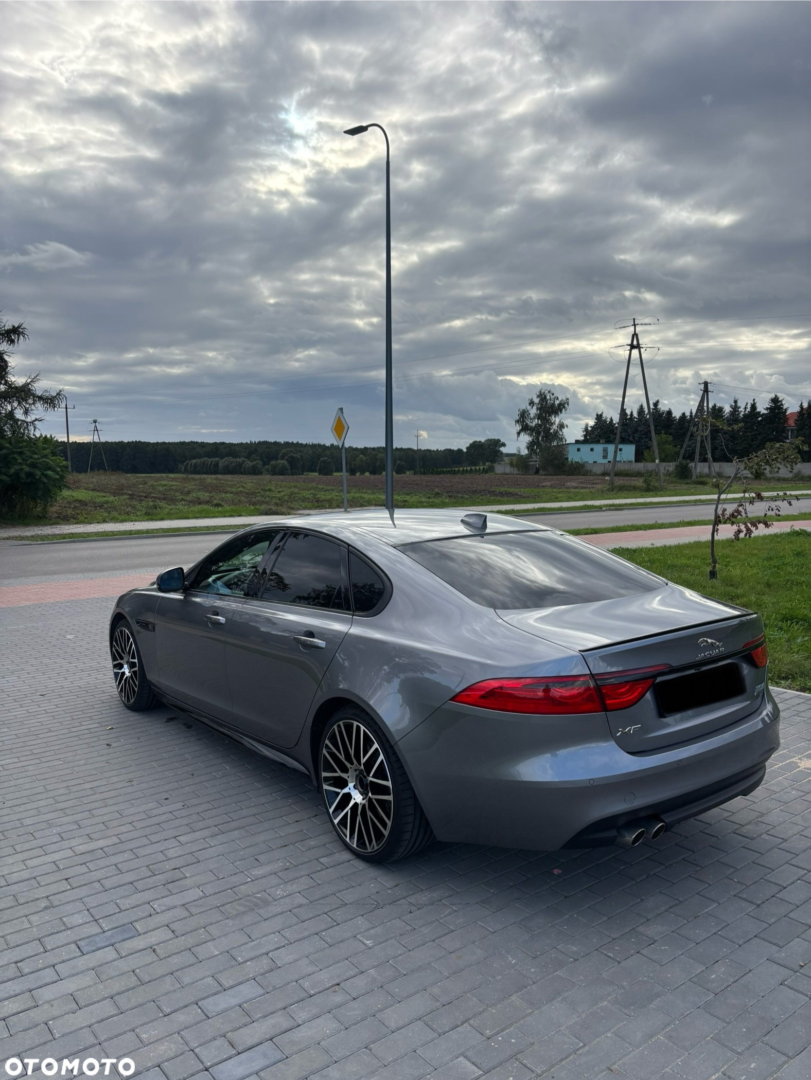 Jaguar XF - 12