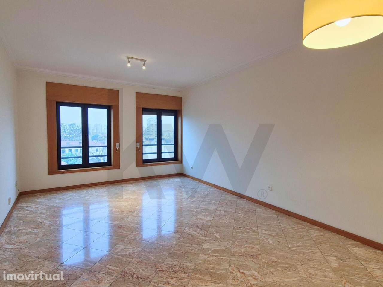 Apartamento T2 com garagem em Lordelo do Ouro, Porto - Grande imagem: 3/25