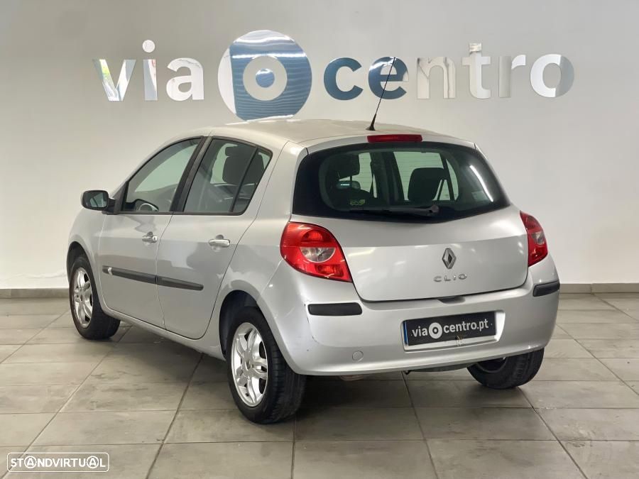 Renault Clio 1.2 16V Confort - 4