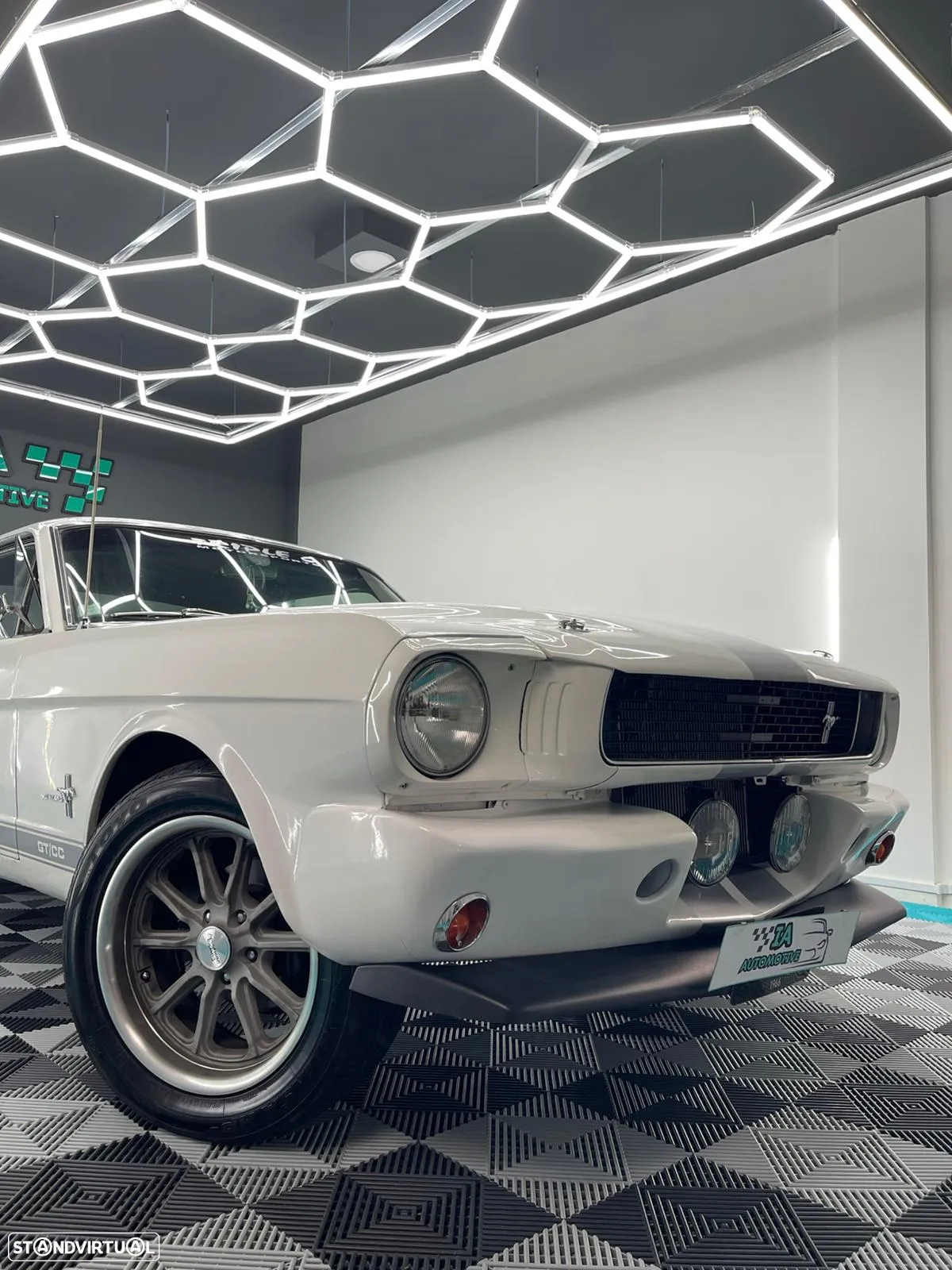 Ford Mustang - 5