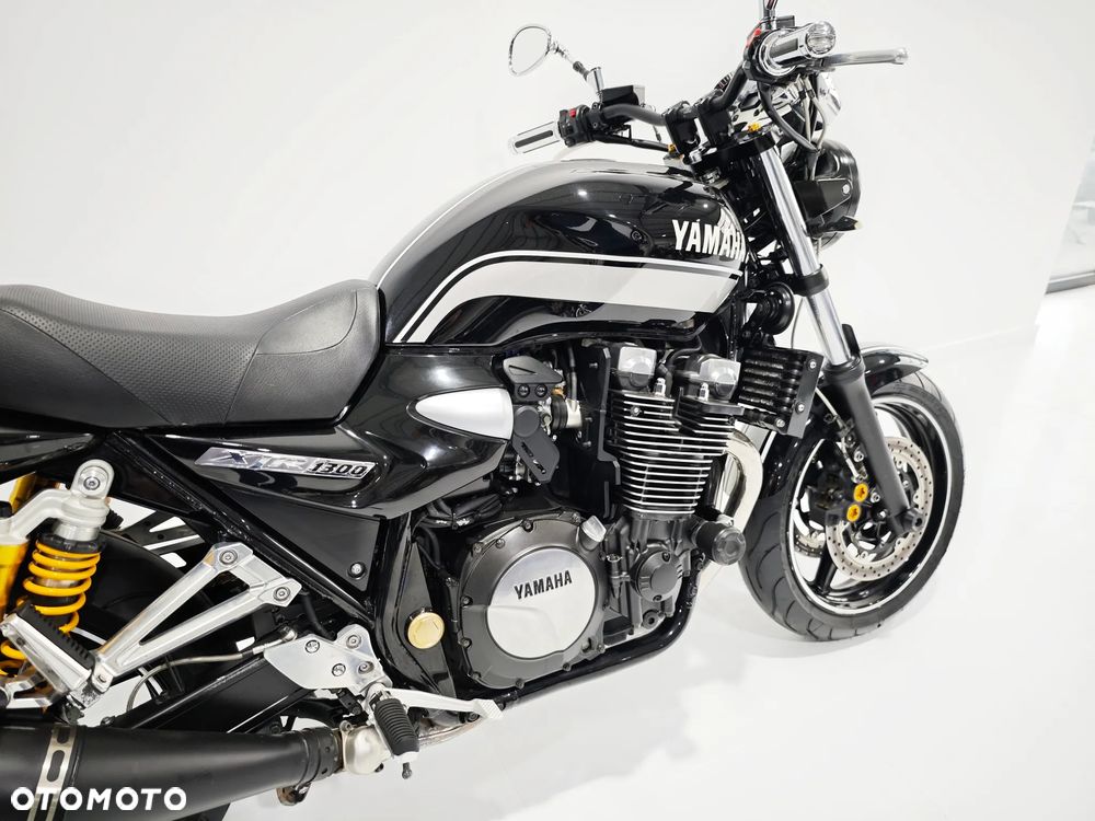 Yamaha XJR - 12