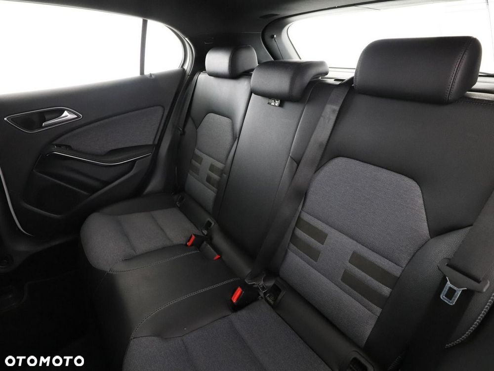 Mercedes-Benz GLA 200 7G-DCT - 18