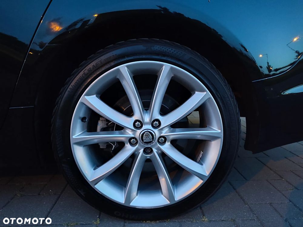 Jaguar XF 2.2 D R-Sport - 40