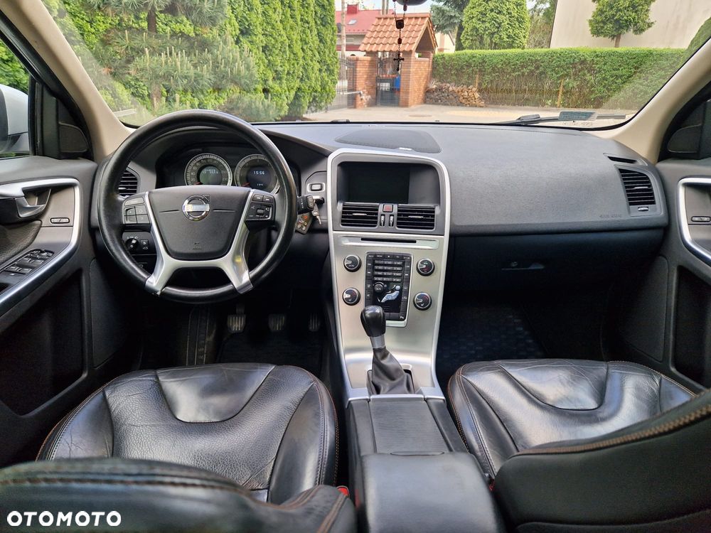 Volvo XC 60 D4 Momentum - 8