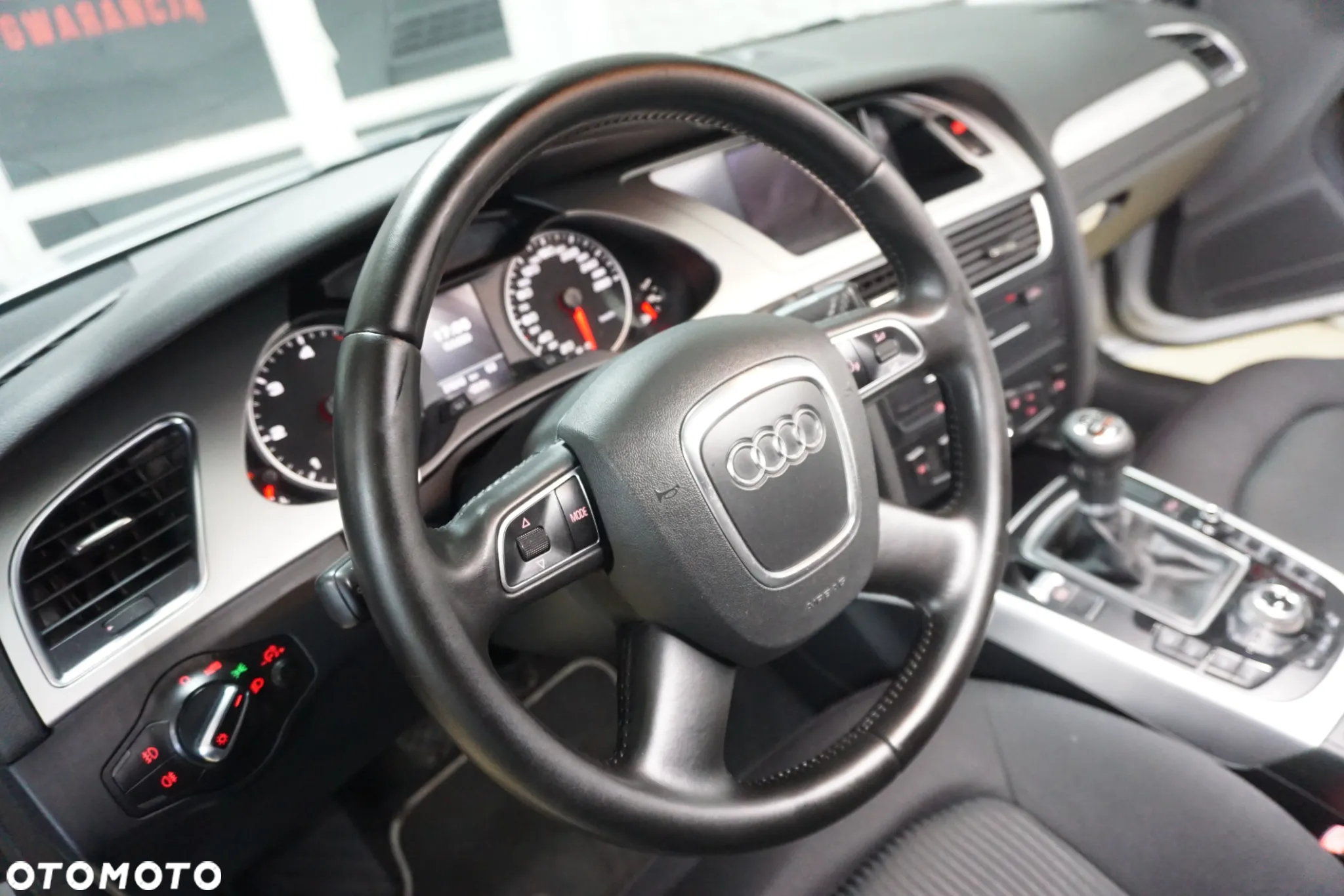 Audi A4 Avant 2.0 TDI Quattro - 23