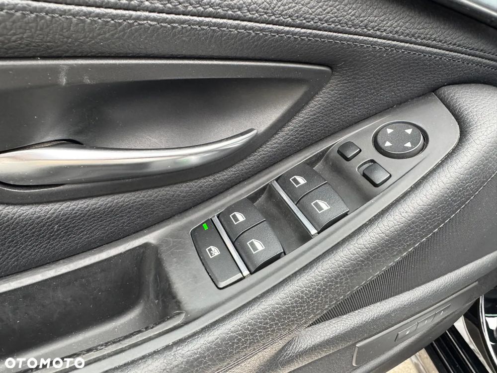 BMW Seria 5 M550d xDrive - 9