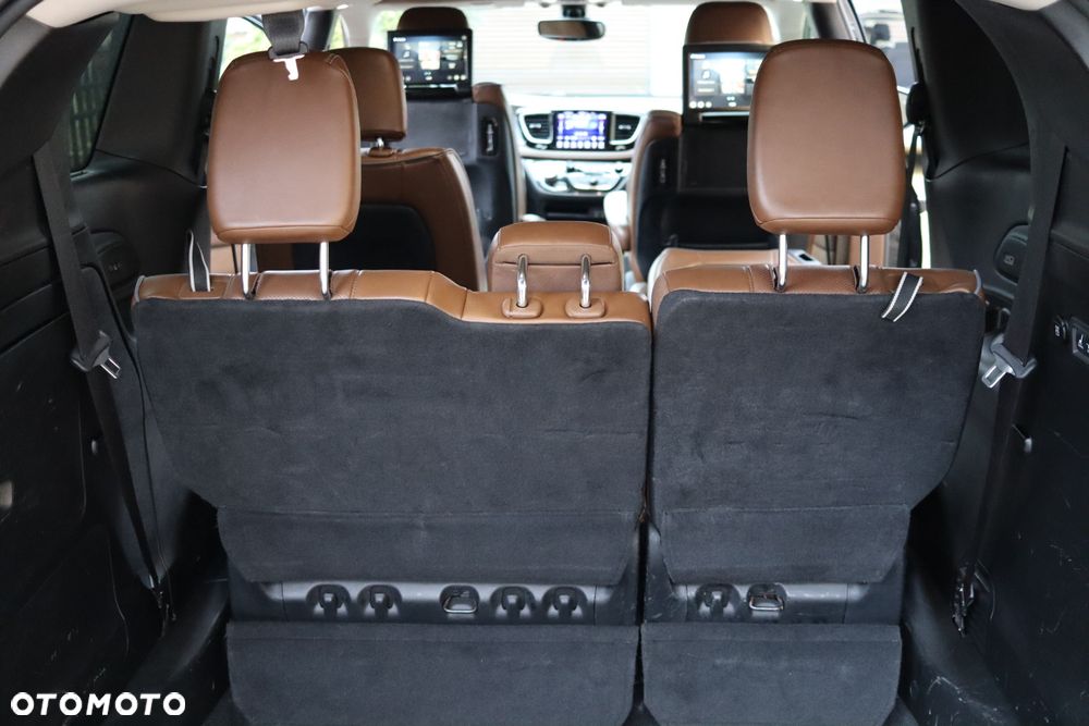 Chrysler Pacifica - 36