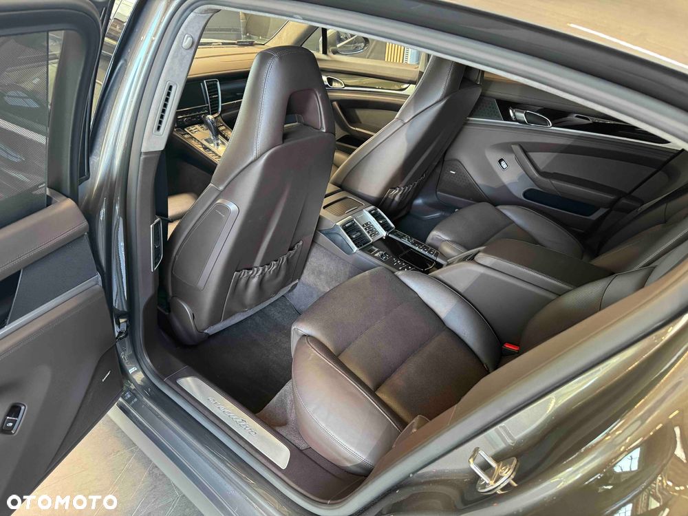Porsche Panamera 4S Executive - 20