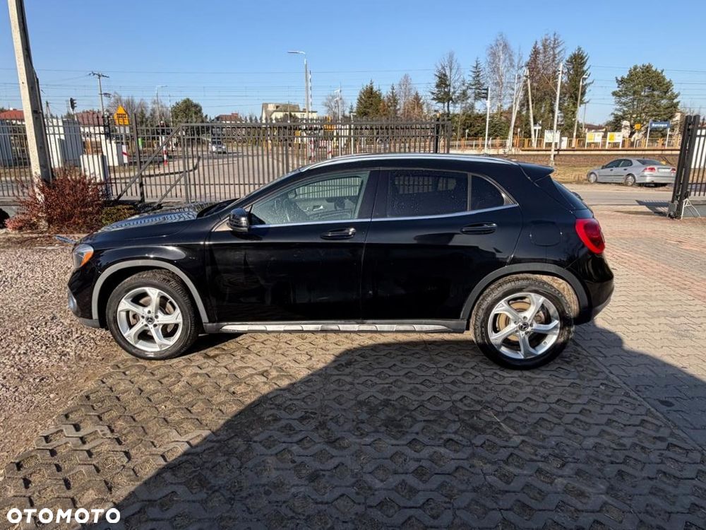 Mercedes-Benz GLA 250 4Matic 7G-DCT UrbanStyle Edition - 12