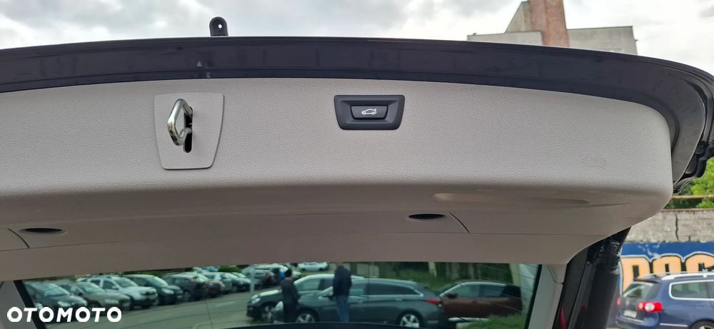 BMW Seria 3 318d Edition M Sport Shadow - 12