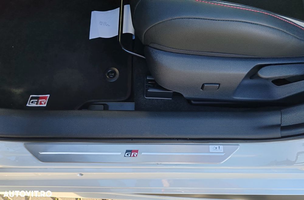 Toyota Corolla 2.0 HSD Exclusive Plus GR Sport Bi-Tone - 23