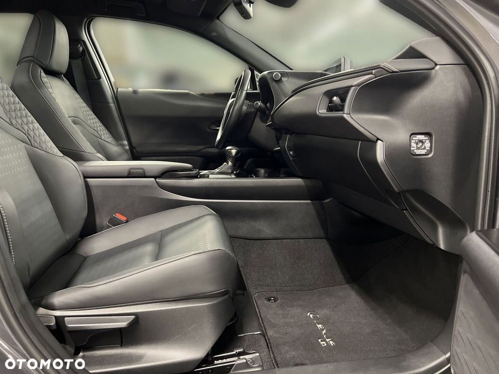 Lexus UX - 10