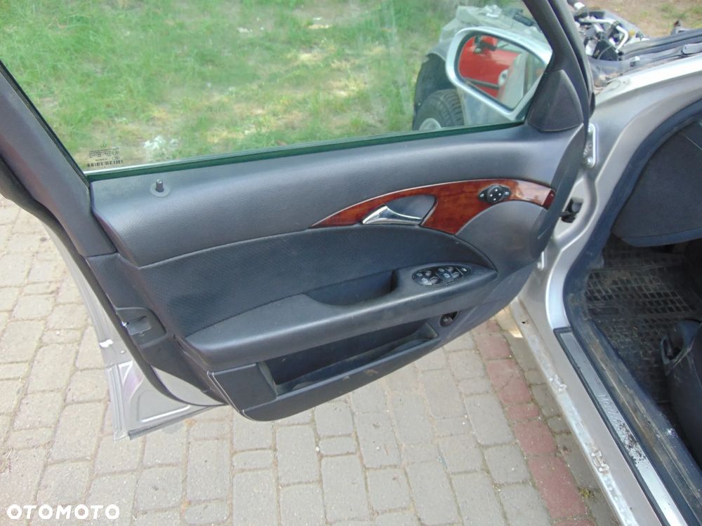 Kompletny srodek Mercedes w211