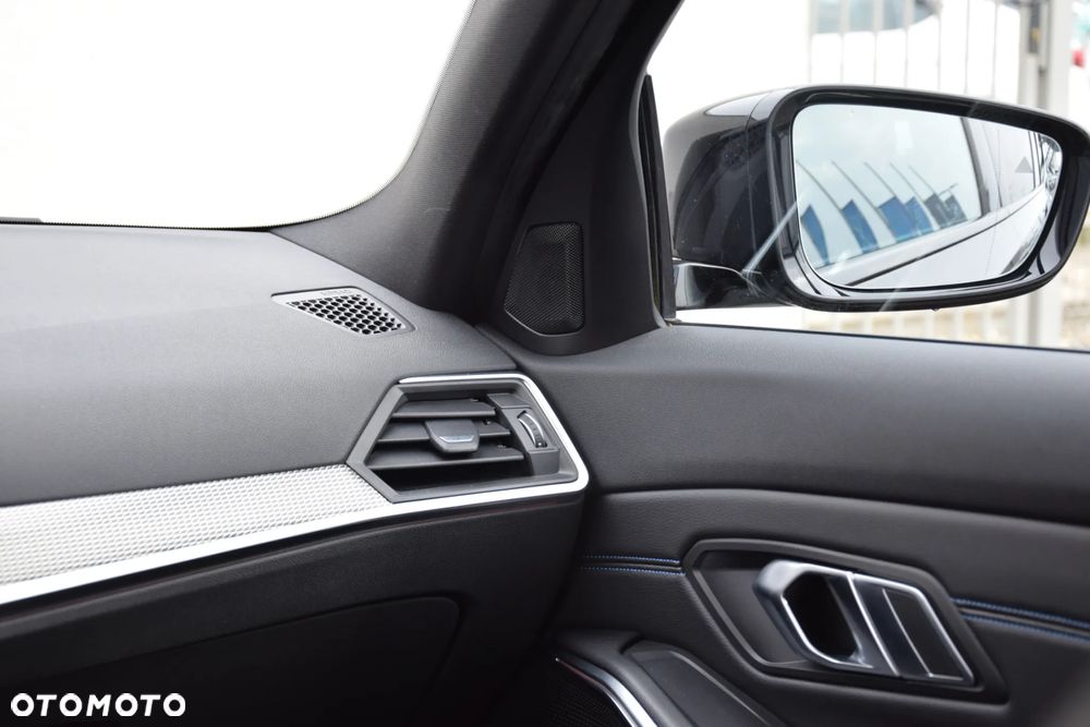 BMW Seria 3 320d xDrive Edition M Sport Shadow - 13