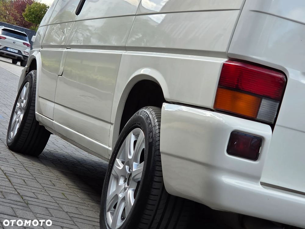 Volkswagen Caravelle - 11