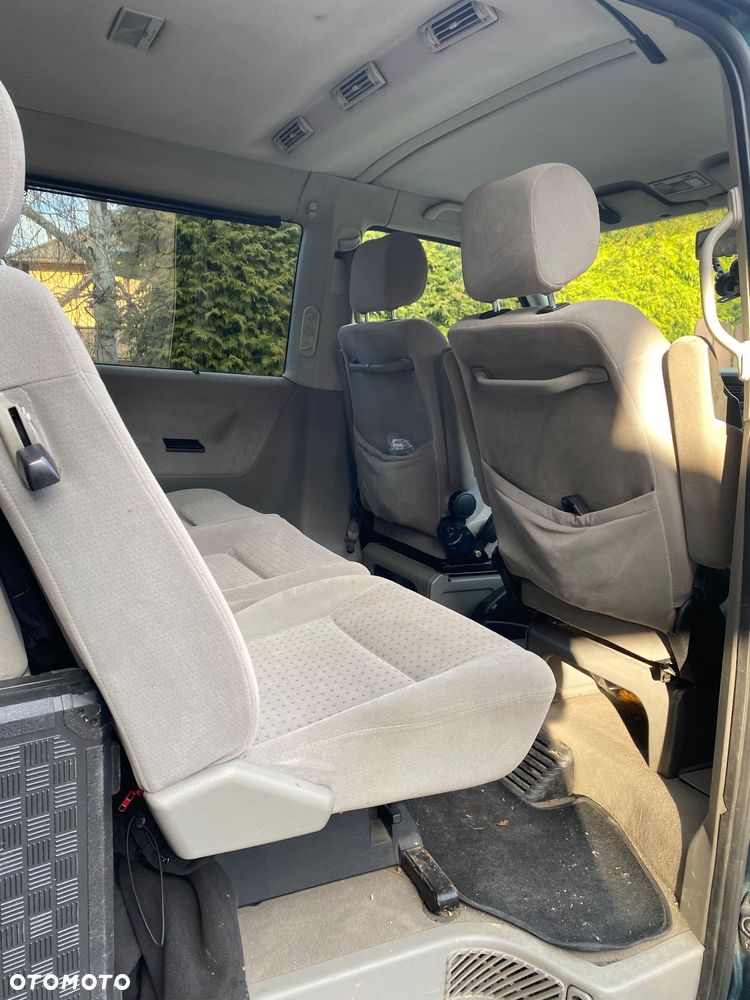 Volkswagen Caravelle - 4