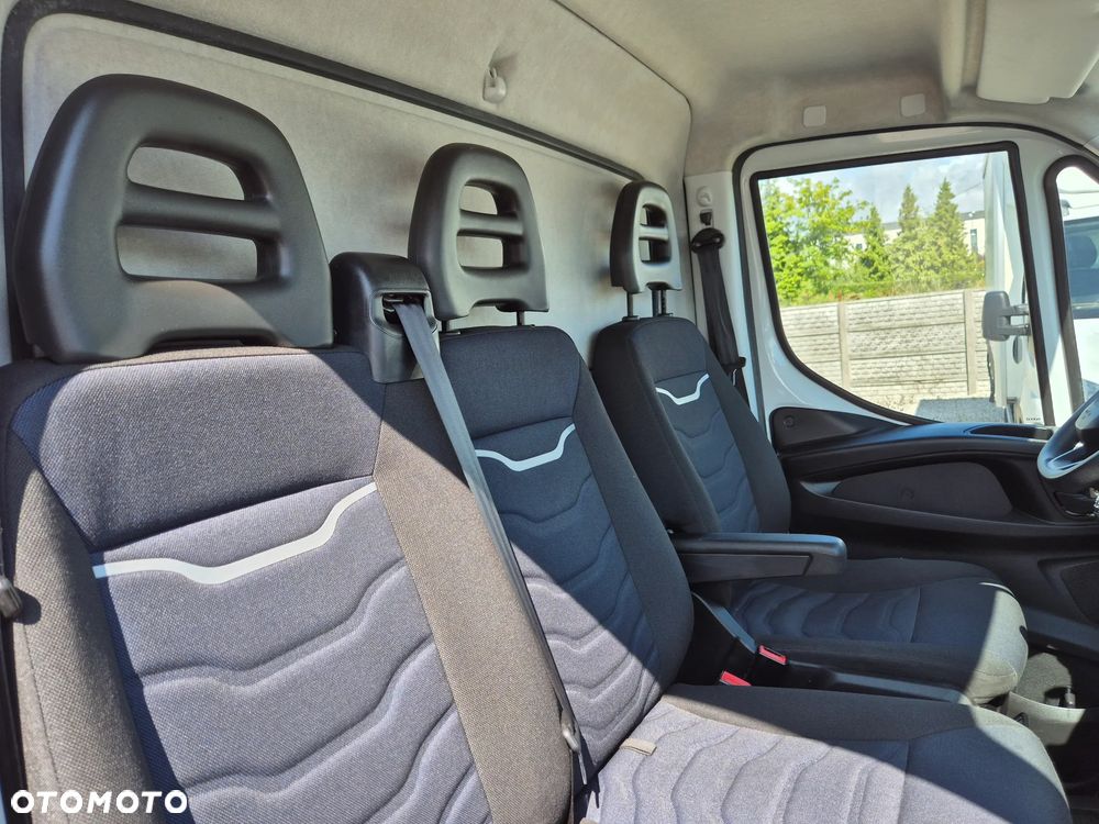 Iveco Daily 35S14 2.3 HPi, kontener 8PAL, winda 750KG, klimatyzacja - 15