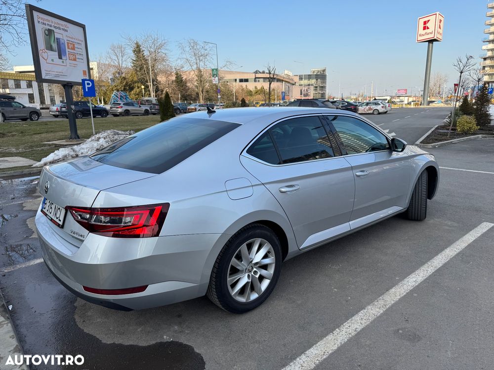 Skoda Superb 2.0 TDI DSG Ambition - 5