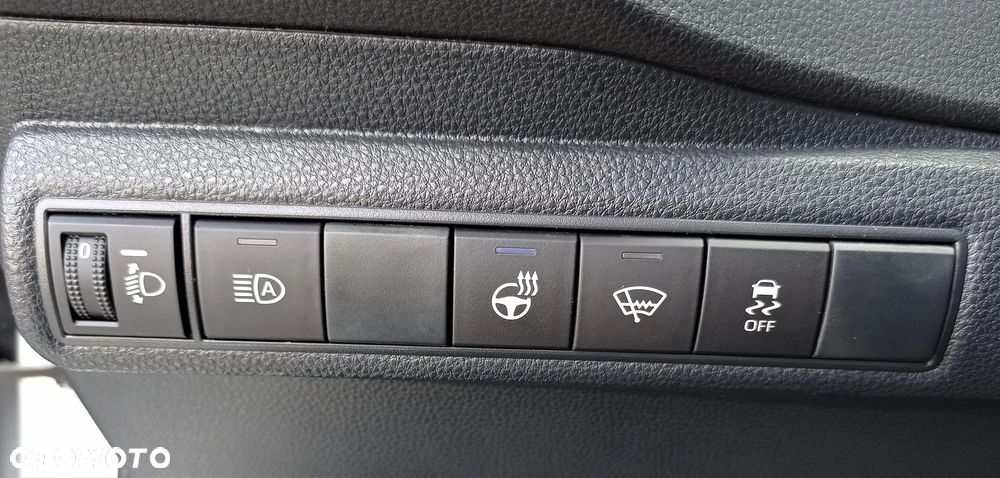 Suzuki Swace 1.8 Hybrid Premium Plus CVT - 23