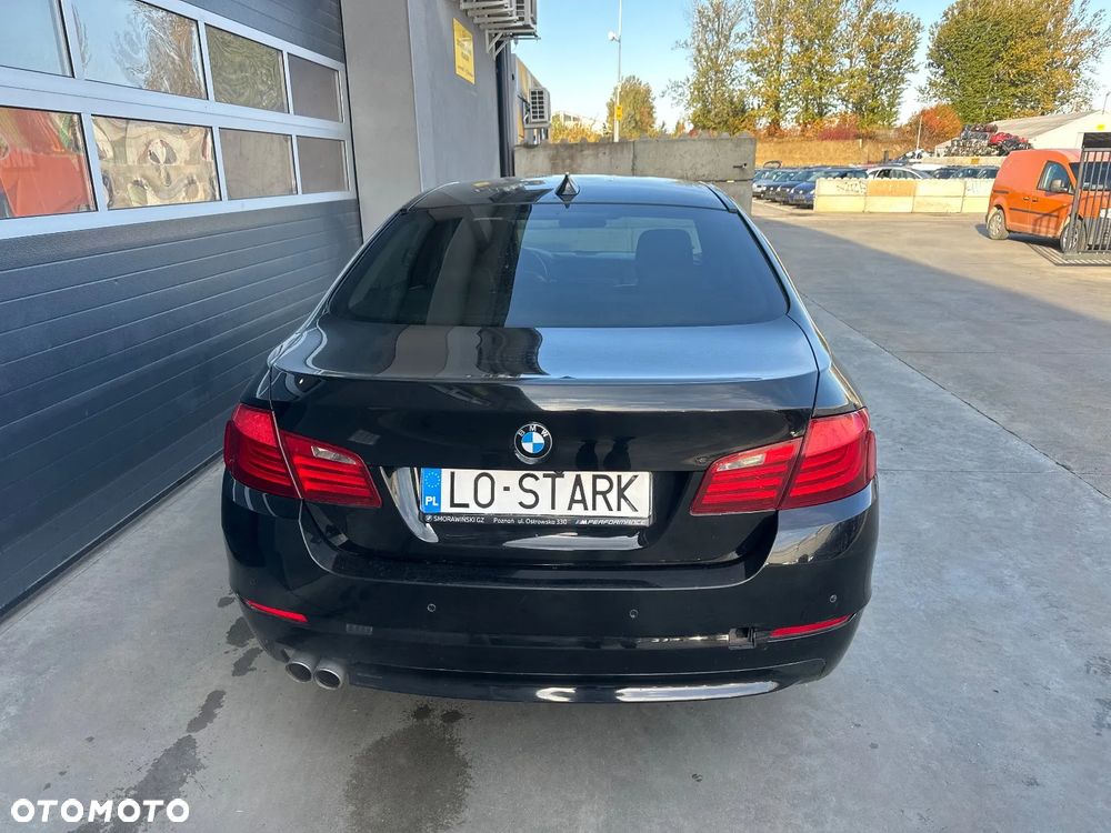 BMW Seria 5 525d xDrive - 9