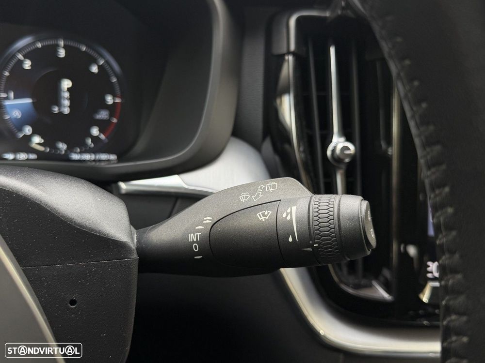 Volvo XC 60 2.0 D4 Momentum Plus Geartronic - 31