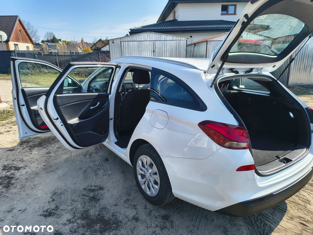 Hyundai i30 1.5 DPI Classic + - 3