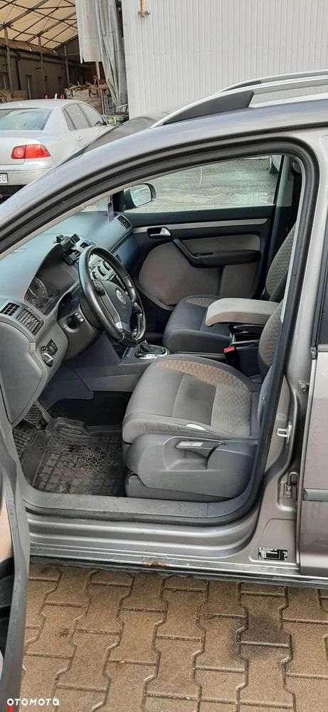 Volkswagen Touran 2.0 TDI DPF DSG Cross - 10