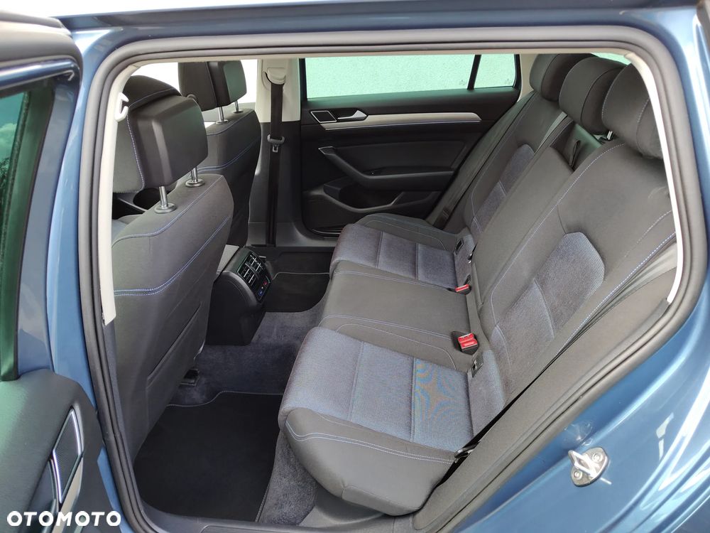 Volkswagen Passat - 29
