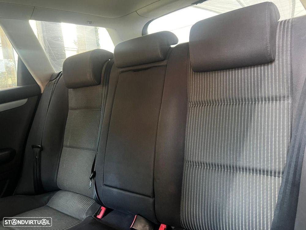 Audi A4 Avant 2.0 TDi S-line - 12