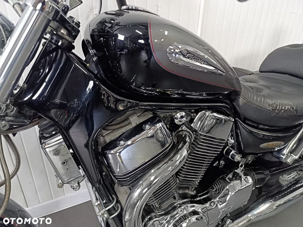 Suzuki Intruder - 11